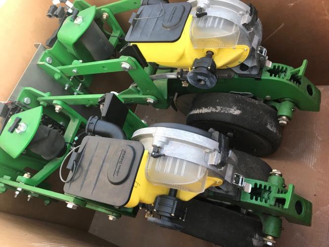 John Deere XP Row units