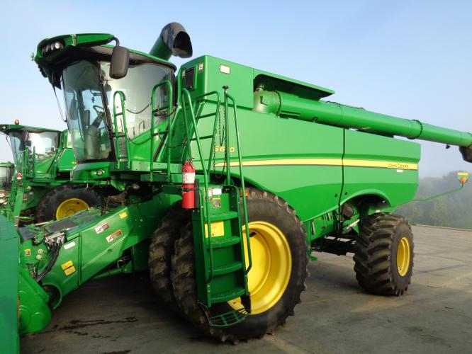 John Deere S670