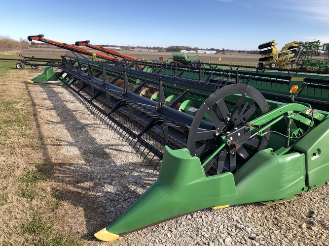 John Deere 635F