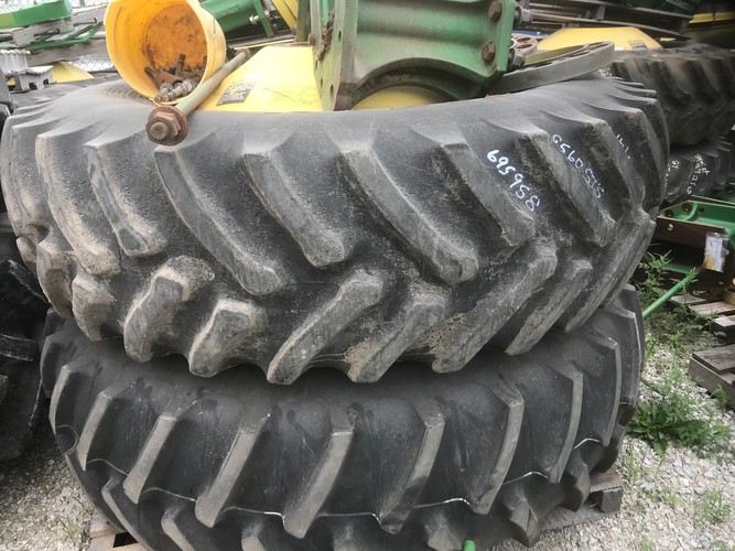 John Deere Titan/Firestone 520/85r42 combine dual set