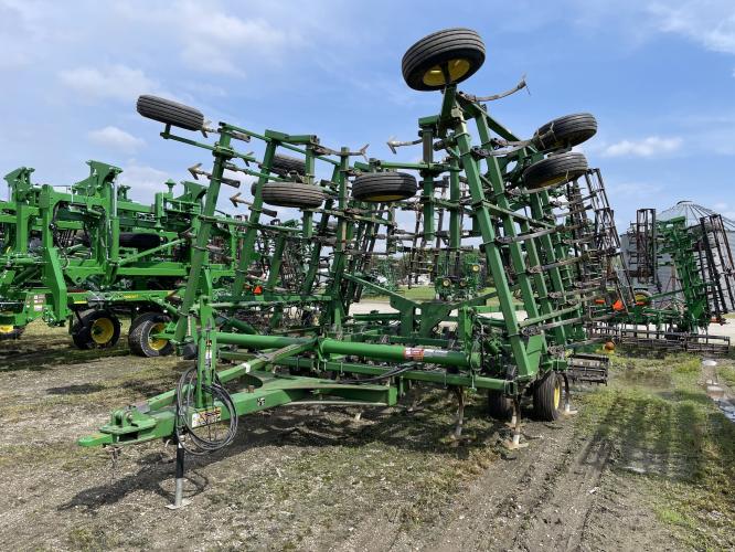 John Deere 2210