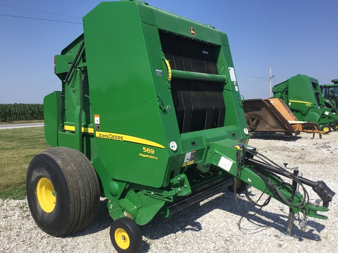 John Deere 569