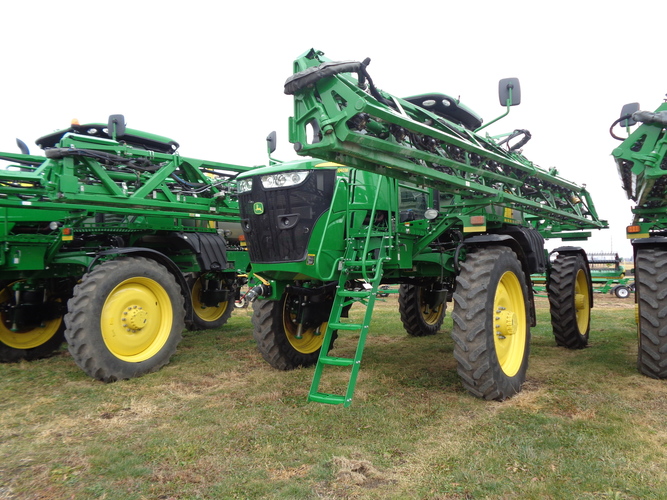 John Deere R4038