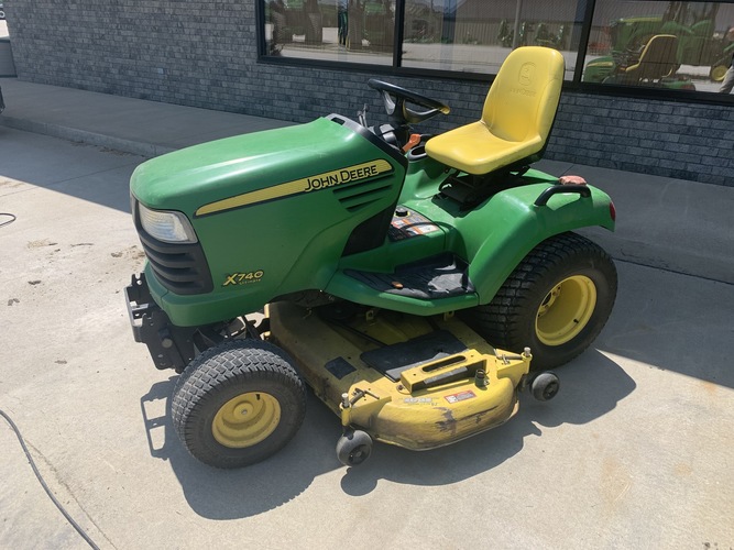 John Deere X740