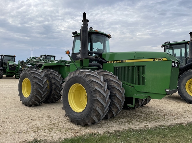 John Deere 8760
