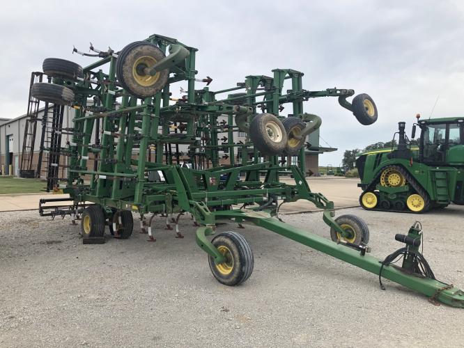 John Deere 2210