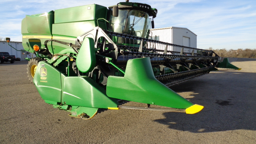 John Deere 635F