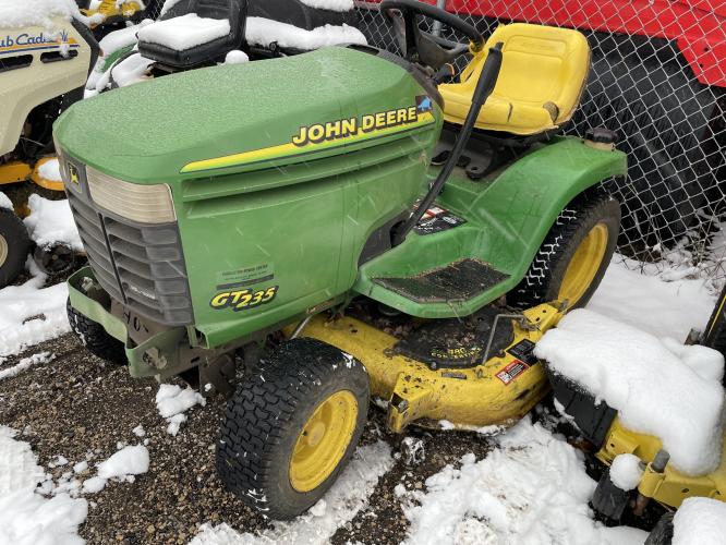 John Deere GT235