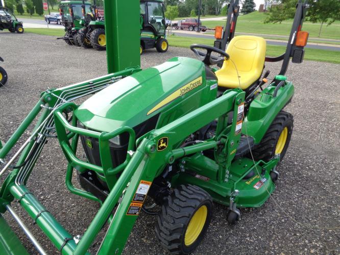 John Deere 1023E