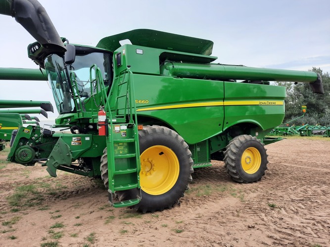 John Deere S660