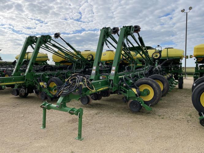 John Deere 1775NT