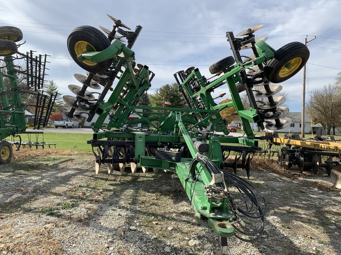 John Deere 2720