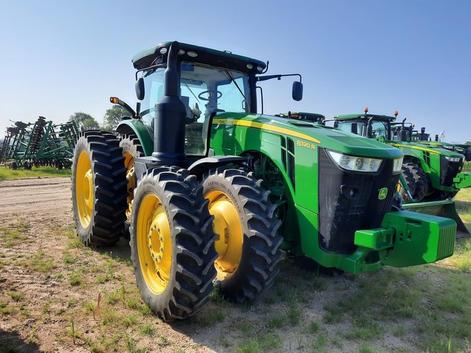 John Deere 8320R