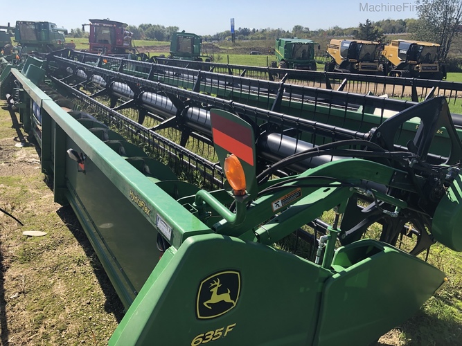 John Deere 635F
