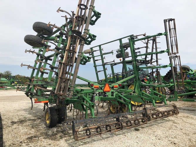 John Deere 2210