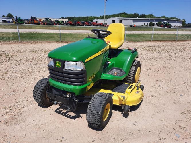 John Deere X740
