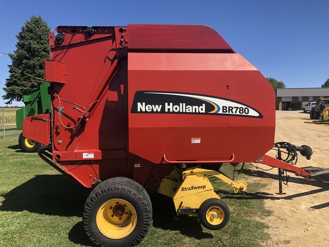 New Holland BR780