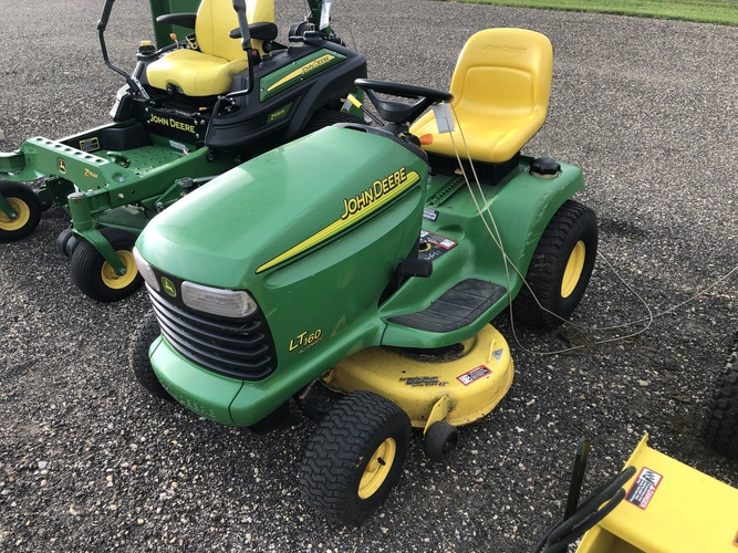 John Deere LT160