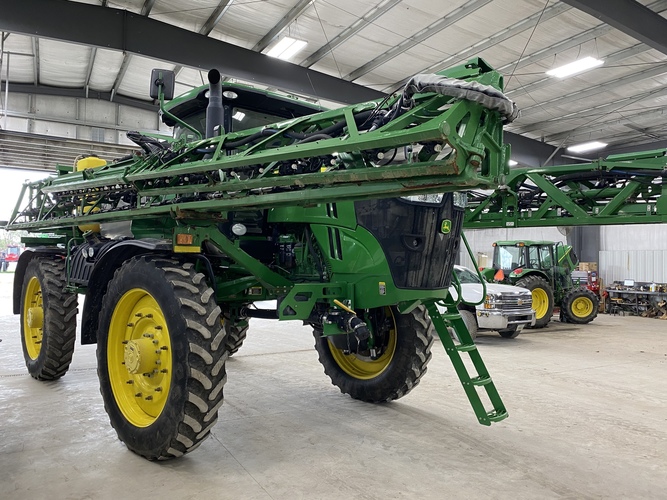 John Deere R4045