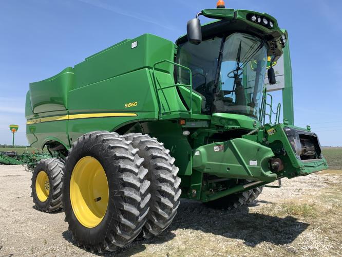 John Deere S660