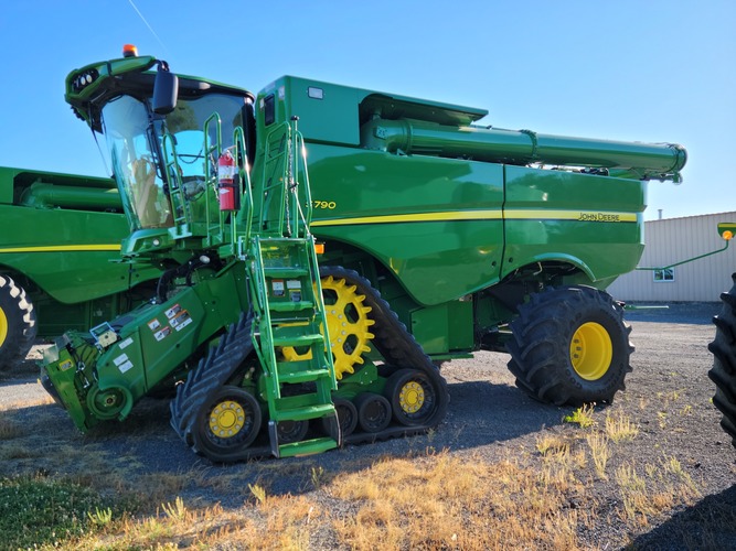 John Deere S790