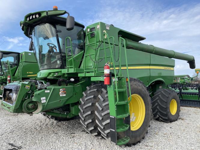 John Deere S780