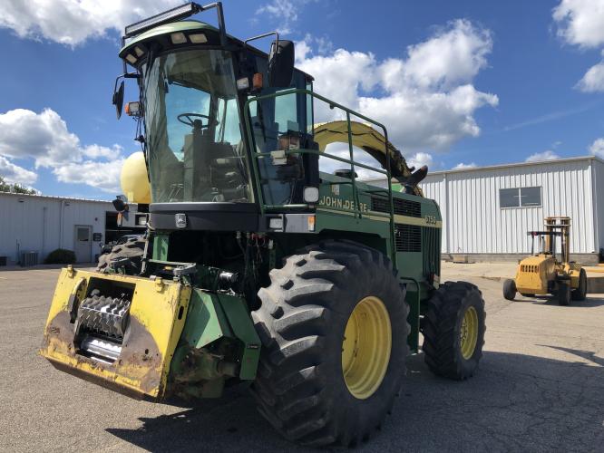 John Deere 6750