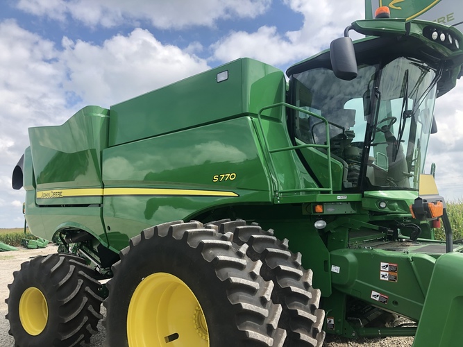 John Deere S770