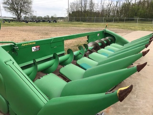 John Deere 608C