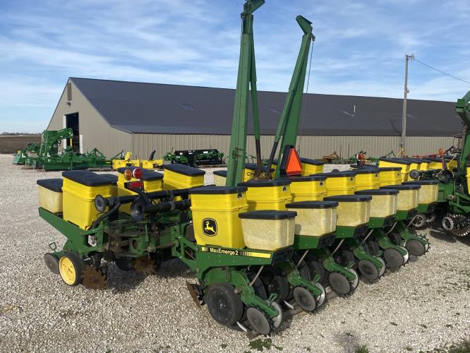 John Deere 7200