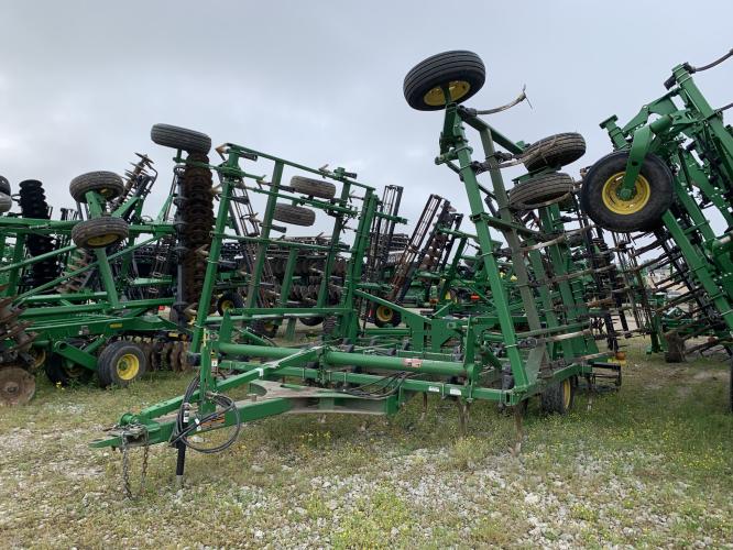 John Deere 2210