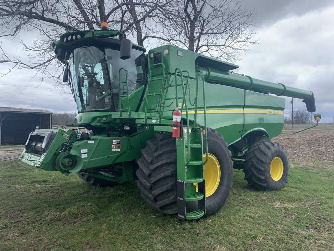 John Deere S670