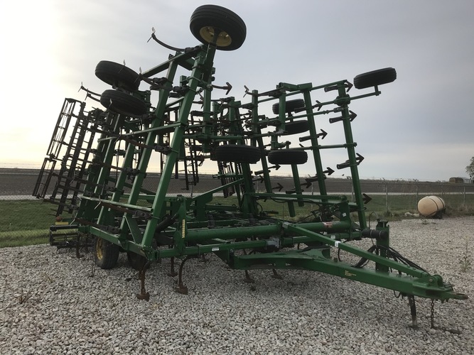 John Deere 2210L