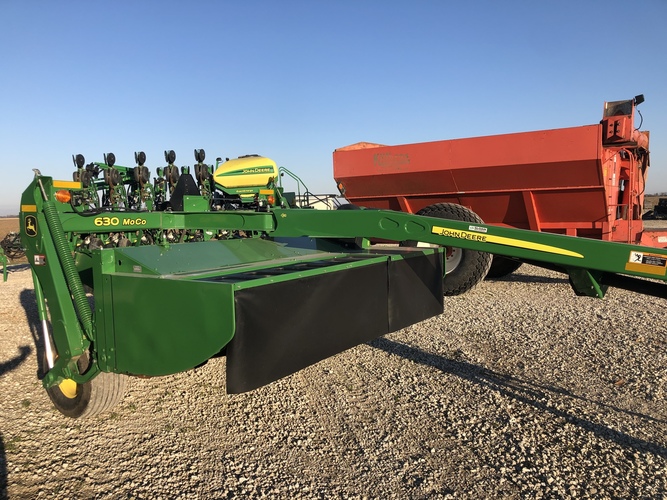 John Deere 630
