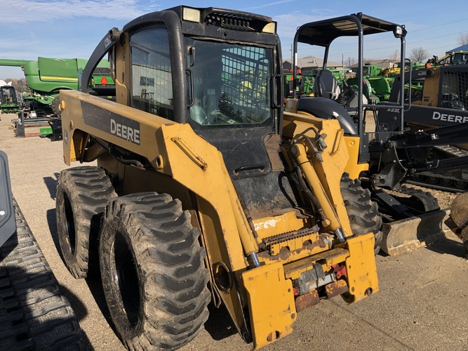 John Deere 328
