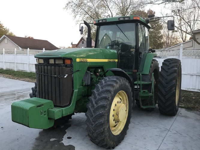 John Deere 8400
