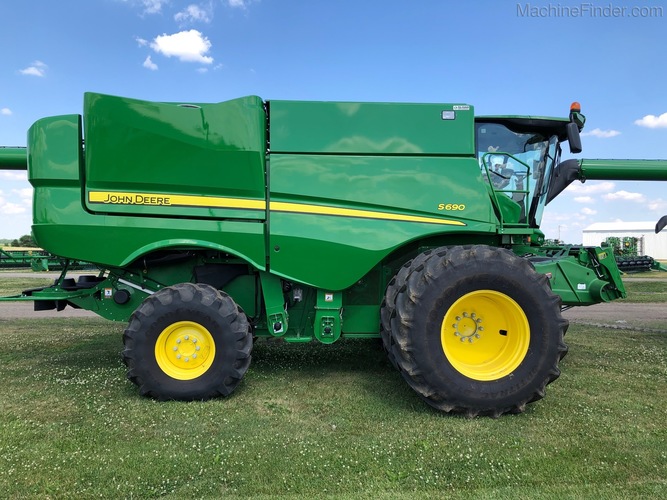 John Deere S690