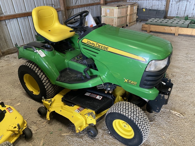 John Deere X720