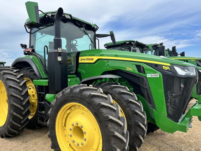 John Deere 8R 250