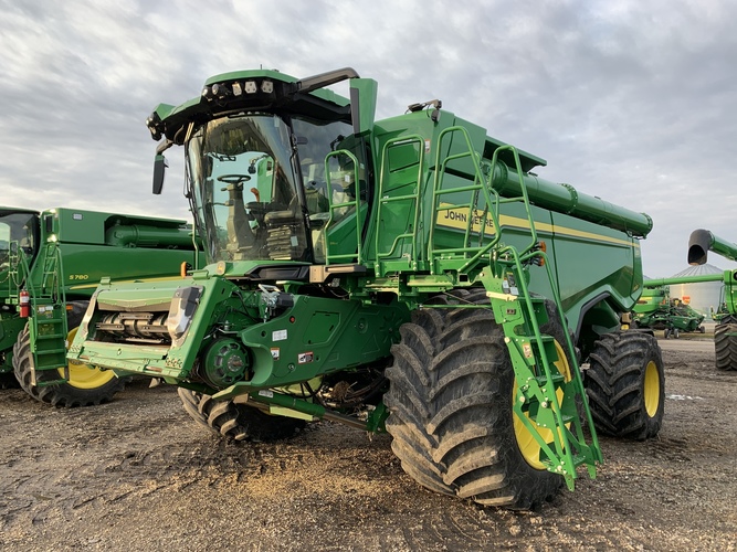 John Deere X9 1100