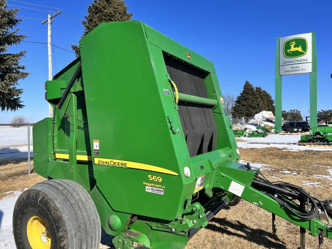 John Deere 569