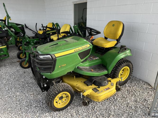 John Deere X758