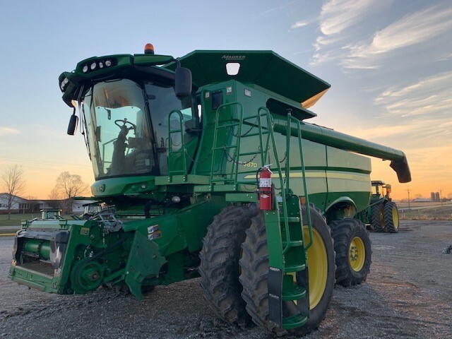 John Deere S670