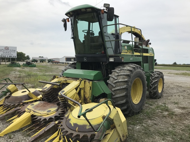 John Deere 6850
