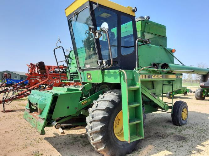 John Deere 4420