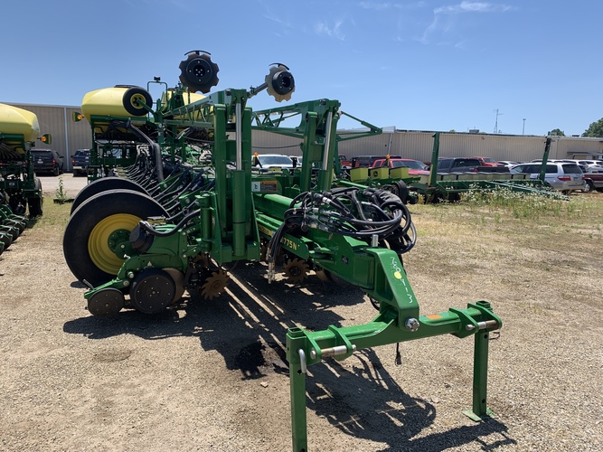 John Deere 1775NT