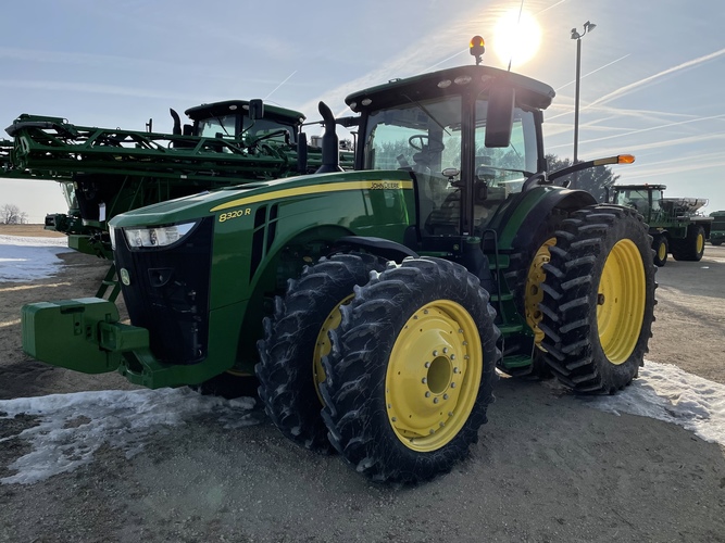 John Deere 8320R