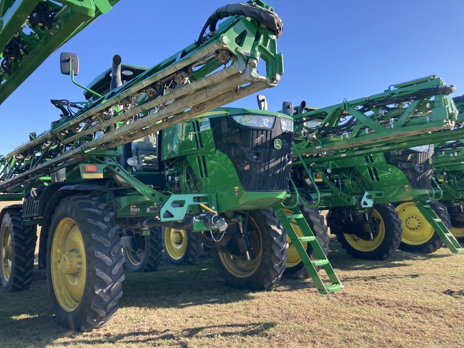 John Deere R4038