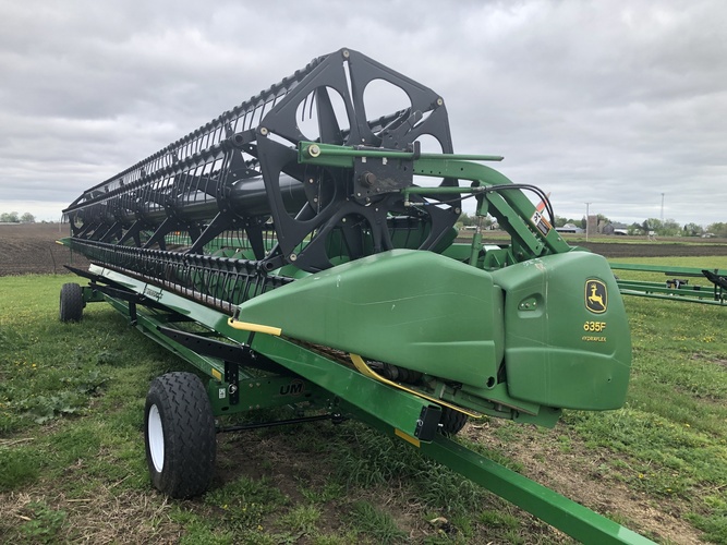 John Deere 635F