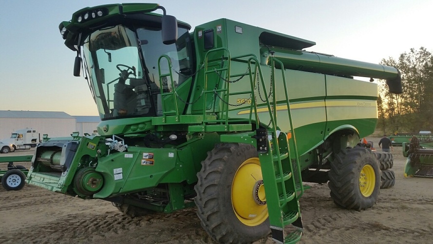 John Deere S670